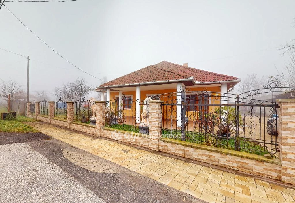 Eladó Ház, Poroszló