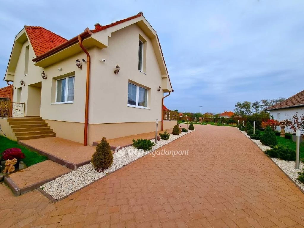 Eladó Ház, Poroszló