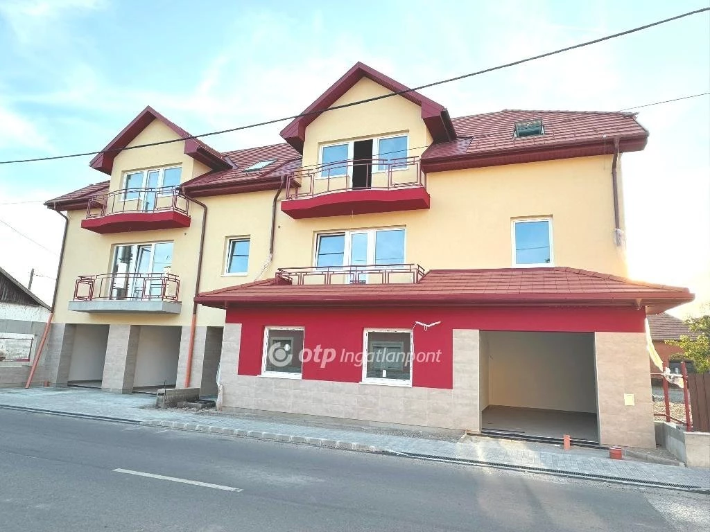 Eladó Lakás, Tiszafüred