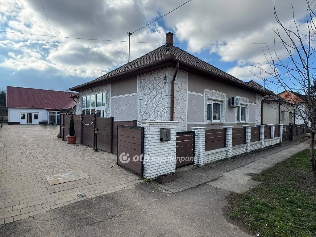 Eladó Ház, Tiszacsege