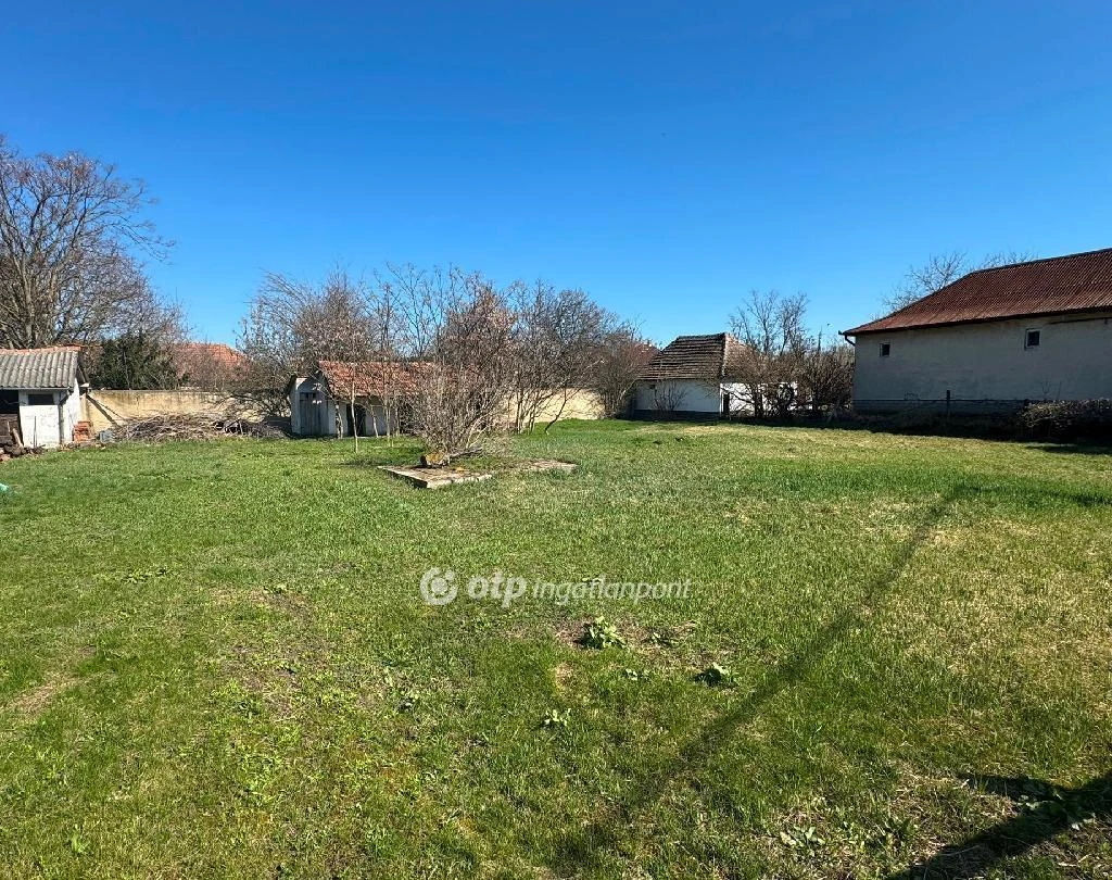 Eladó Telek, Poroszló