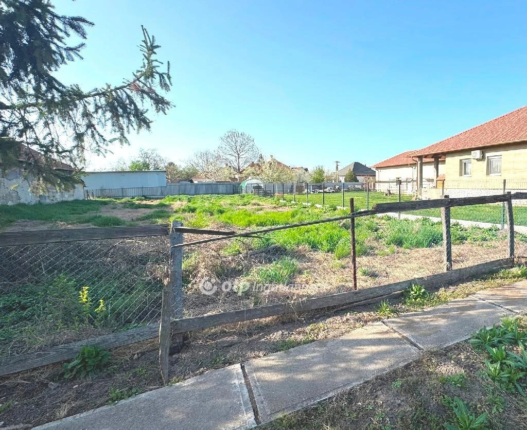 Eladó Telek, Poroszló