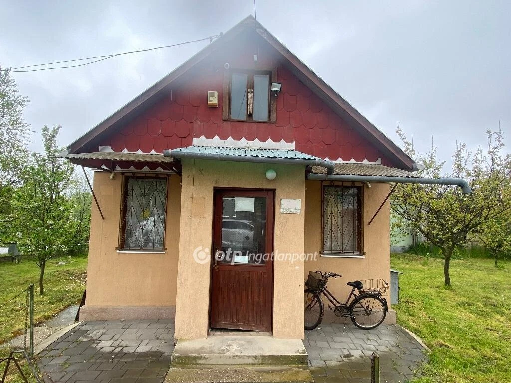 Eladó Üzlethelyiség, Egyek