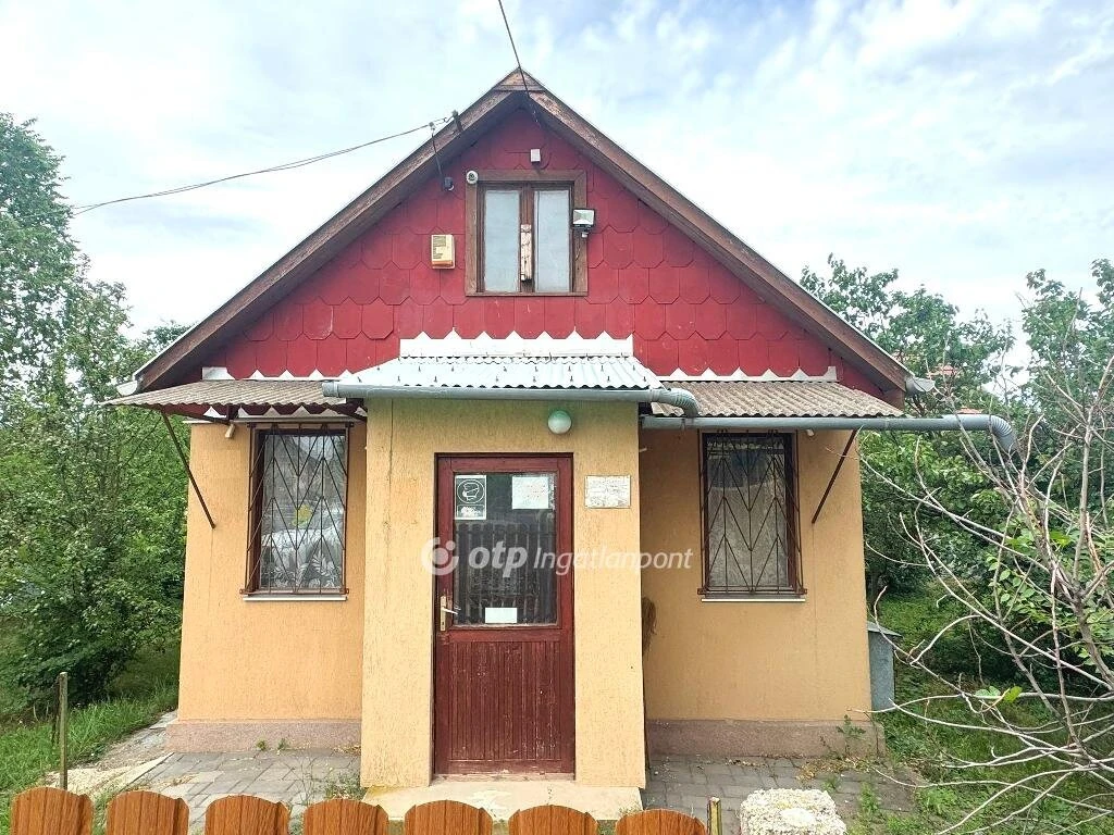 Eladó Üzlethelyiség, Egyek