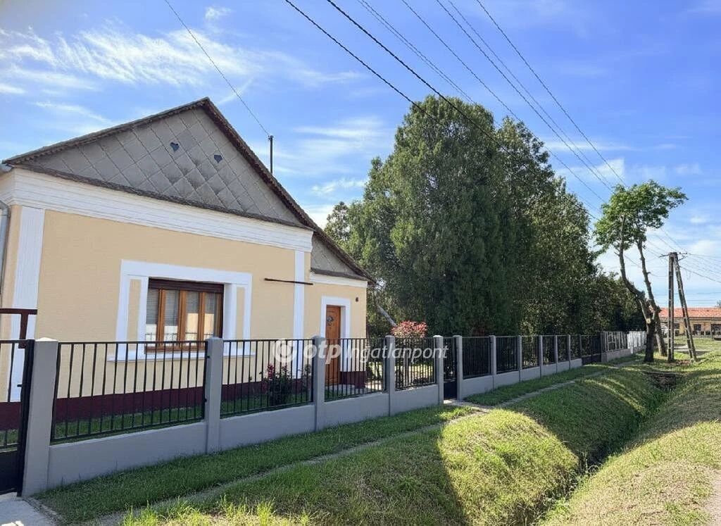 Eladó Ház, Tetétlen