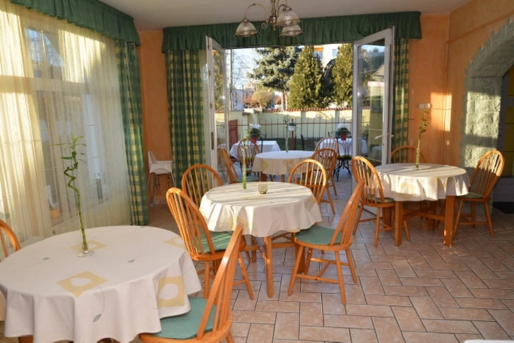 For sale hotel, inn, Győr