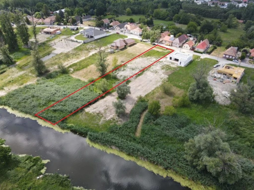 Eladó 2460 m2 építési telek, Győr