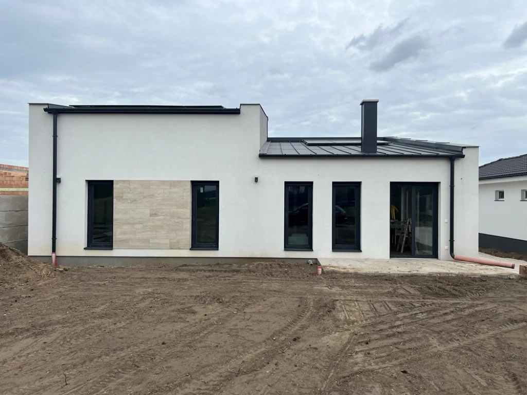 Eladó 150 m2 családi ház, Győrújbarát