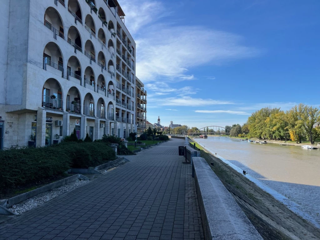 GYŐR BELVÁROSÁBAN A REZIDENCIÁBAN 112 m2-ES KIADÓ ÜZLETHELYISÉG!