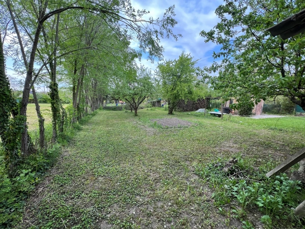 Kiadó 450 m2 építési telek, Győr