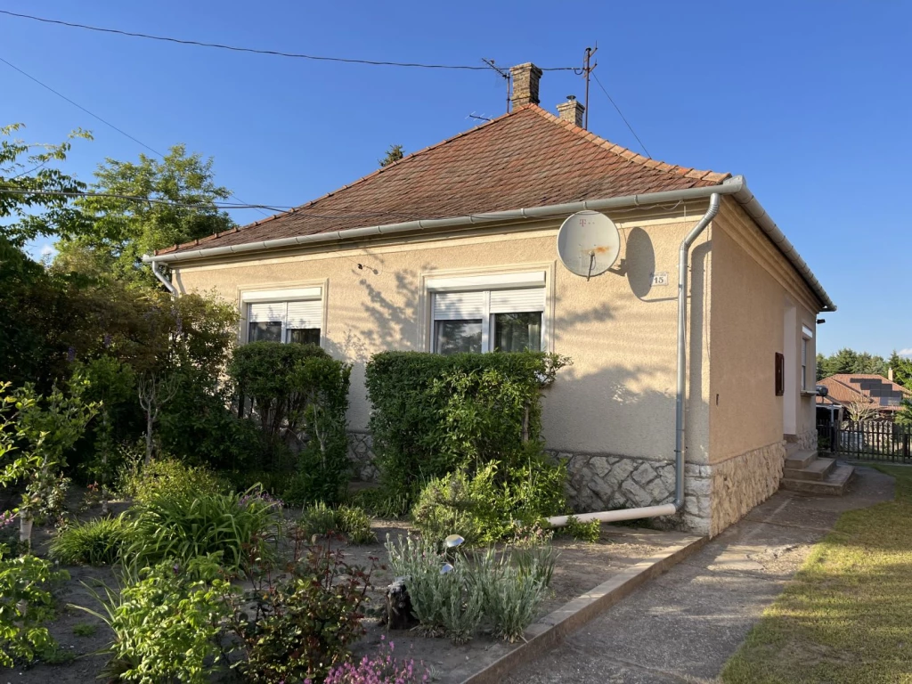 Eladó 103 m2 családi ház, Koroncó