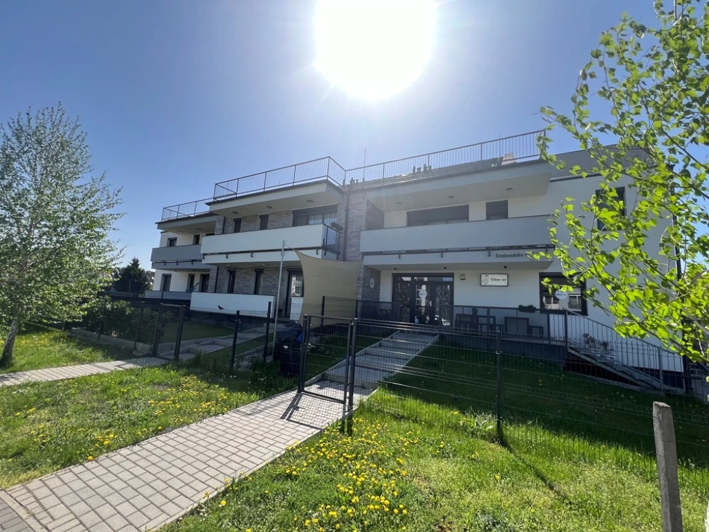 Kiadó 69 m2 tégla lakás, Győr