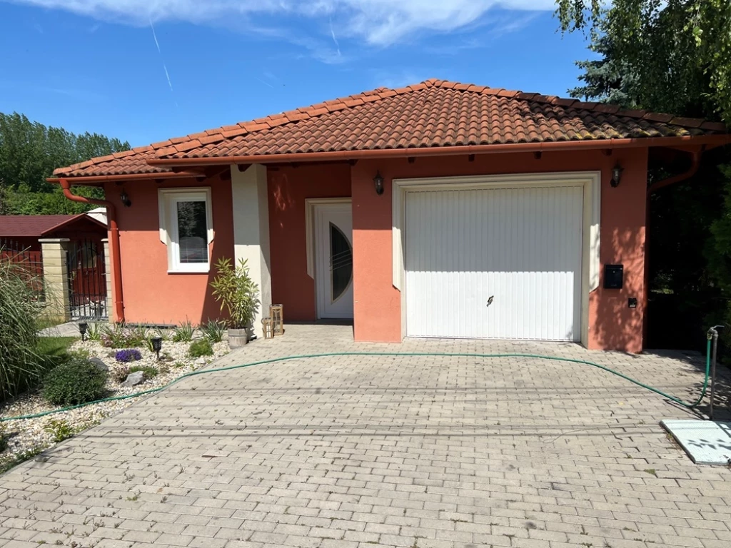 Eladó 98 m2 családi ház, Győrzámoly