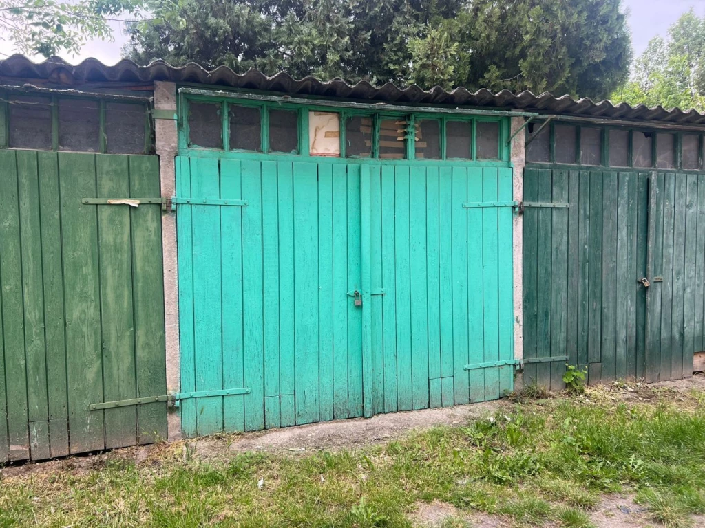 Eladó garázs Győr-Szigetben – tárolásra vagy parkolásra!