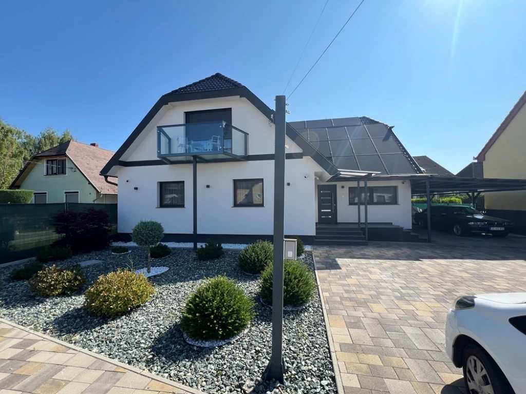 Eladó 230 m2 családi ház, Győr