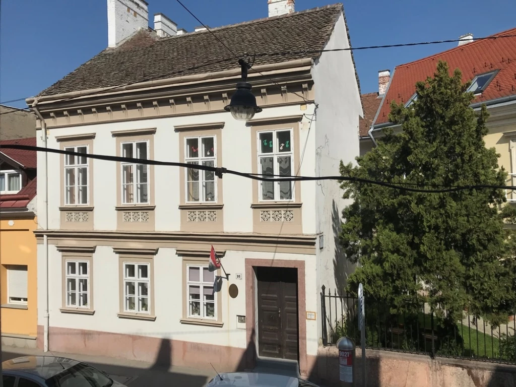 Kiadó 61 m2 tégla lakás, Győr