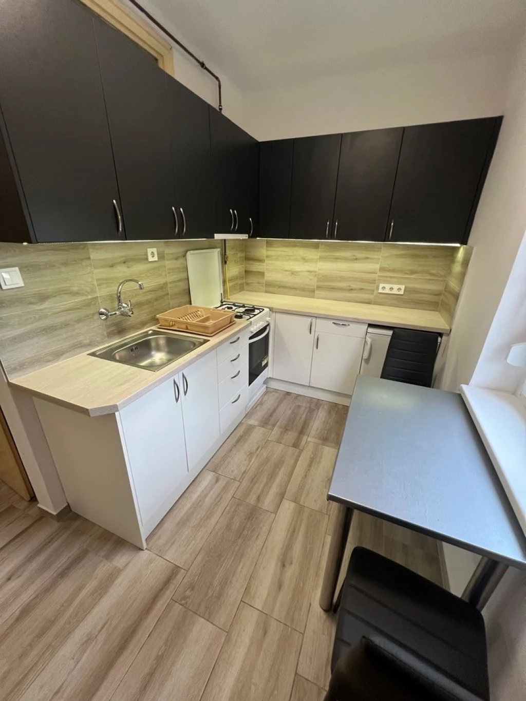 Kiadó 50 m2 tégla lakás, Győr