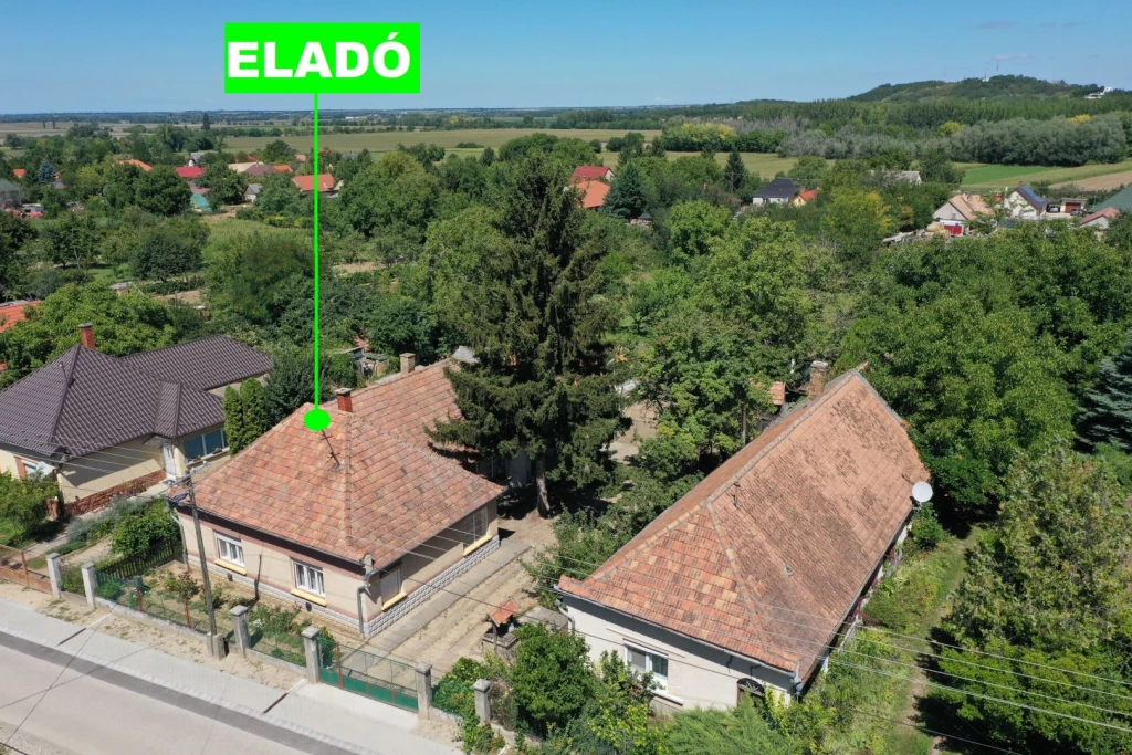 GYŐRSÁG NYUGODT, KÖZPONTI RÉSZÉN LAKÓHÁZ ELADÓ!
