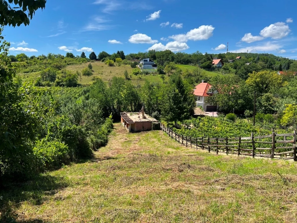 Eladó 1247 m2 építési telek, Nyúl