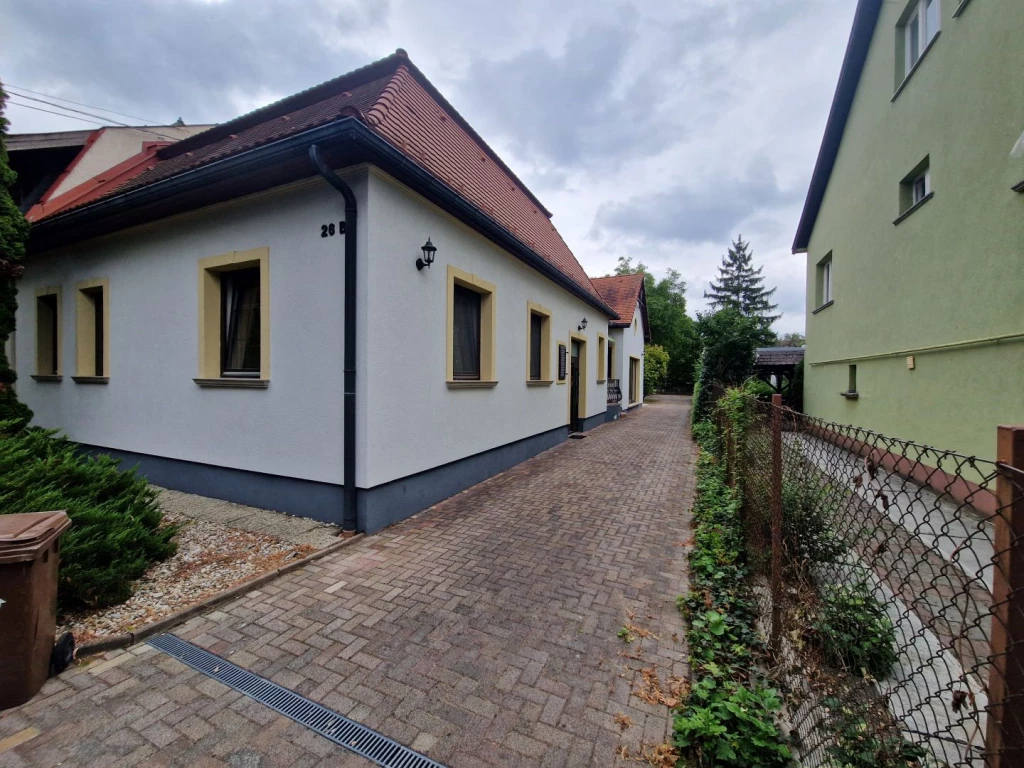 Győr-Révfalu kiadó 4 hálószobás berendezett családi ház