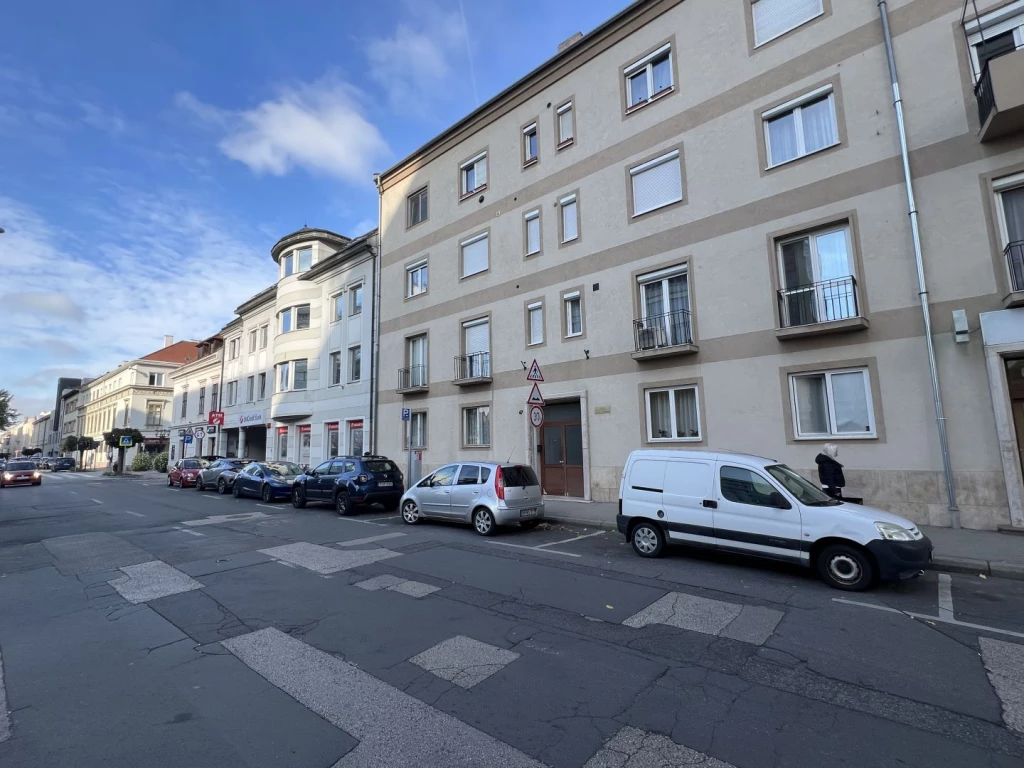Kiadó 72 m2 tégla lakás, Győr