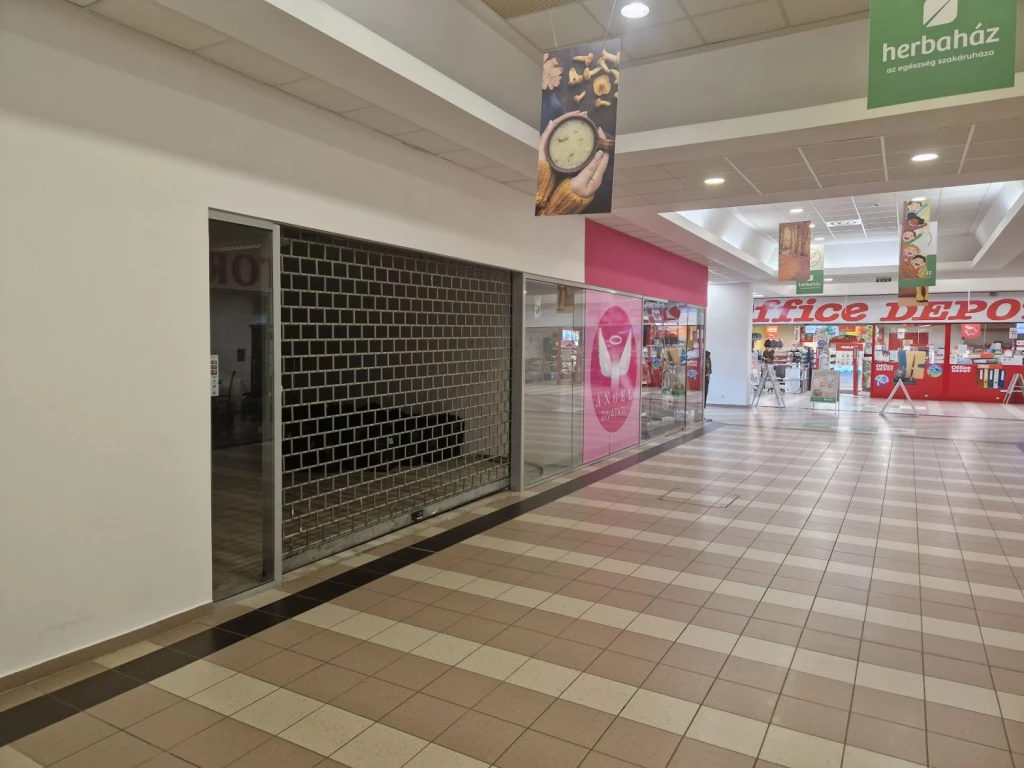 Győr -  Intrespar Centerben 105m2-e üzlethelyiség kiadó
