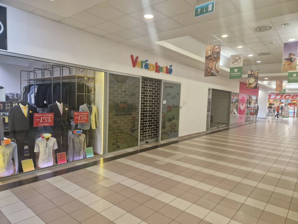Győr -  Intrespar Centerben 255m2-e üzlethelyiség kiadó