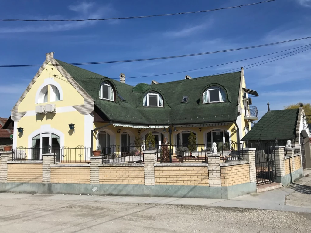 Eladó 372 m2 családi ház, Ásványráró