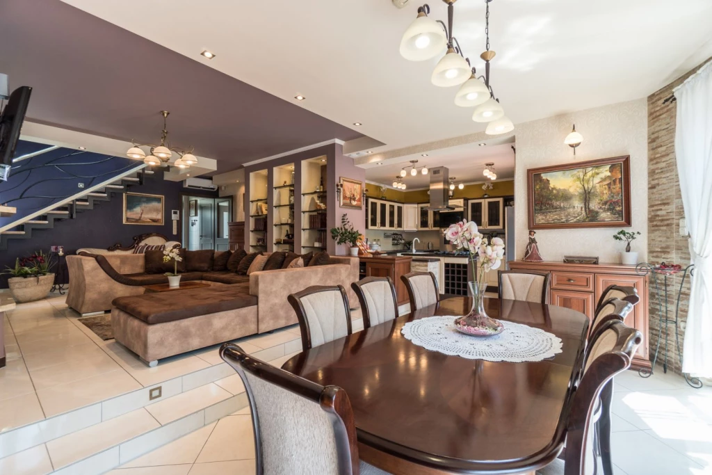 ELADÓ CSALÁDIHÁZ NÁDORVÁROSBAN, AMI IRODAHÁZNAK, ORVOSI RENDELŐNEK IS ALKALMAS!