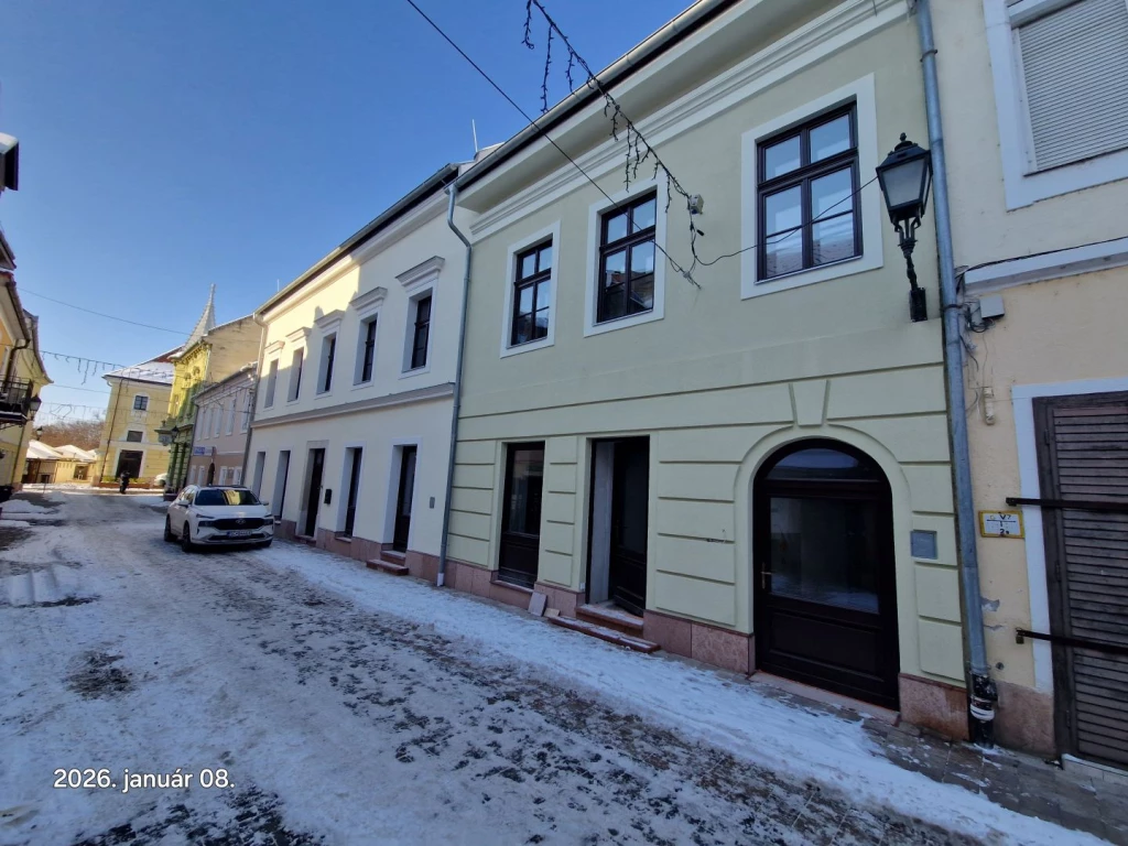 Kiadó 159 m2 iroda irodaházban, Győr