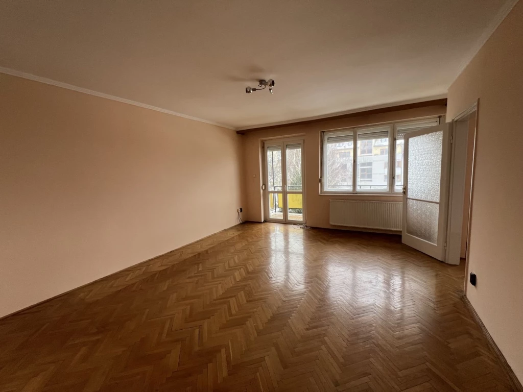 Eladó 87 m2 tégla lakás, Győr