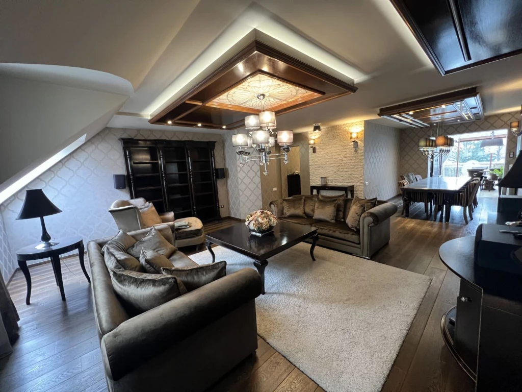 Eladó 174 m2 tégla lakás, Győr