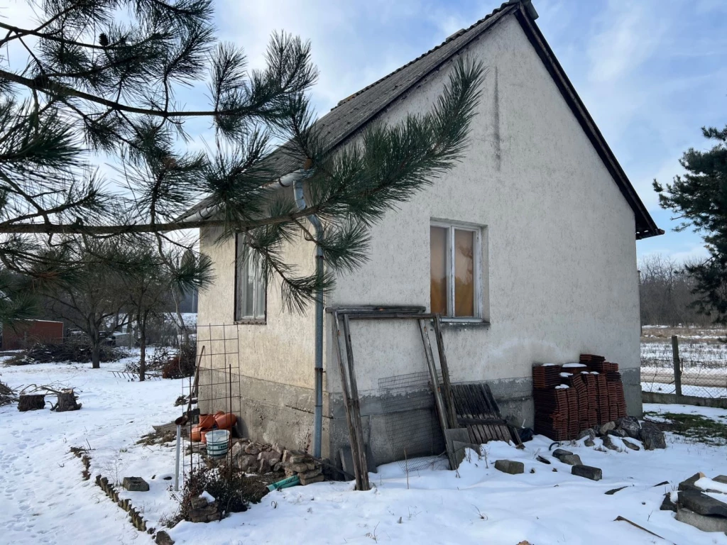 BŐNY–SZŐLŐHEGYEN KIS HÁZ NAGY TELEKKEL – KIVÁLÓ BEFEKTETÉS VAGY HÉTVÉGI PIHENŐHELY