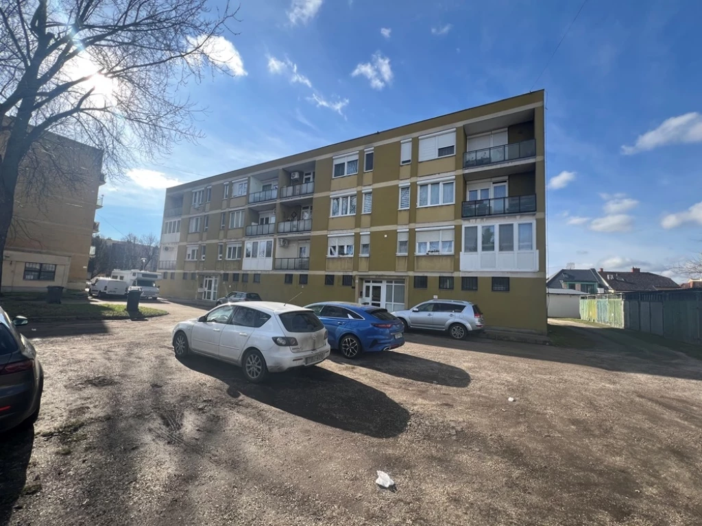 Eladó 14 m2 egyedi garázs, Győr