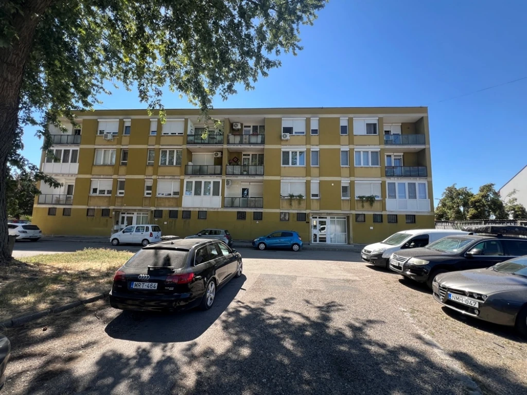 Eladó 57 m2 tégla lakás, Győr