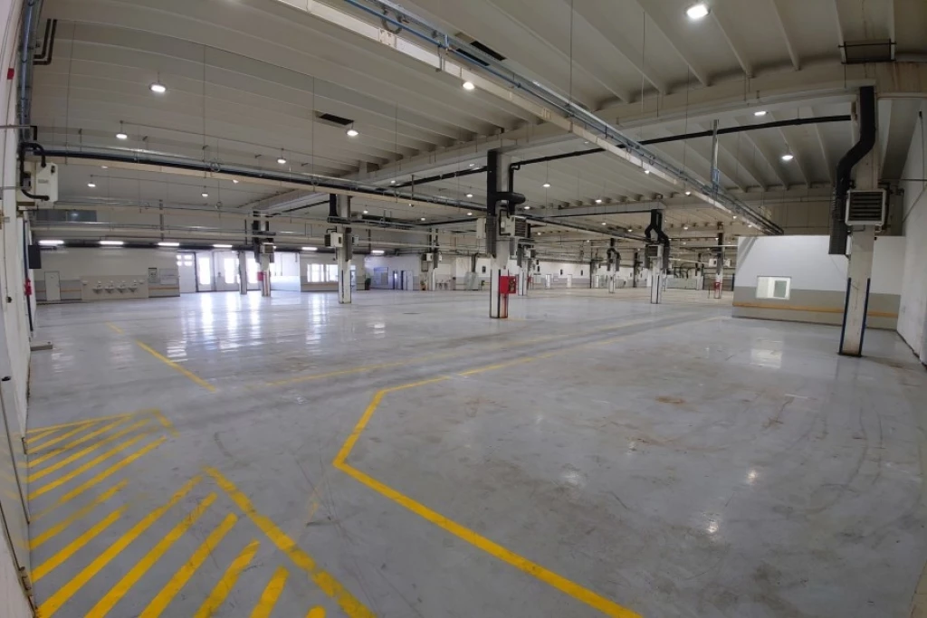 Győr- Szabadhegy, ipari fűthető csarnok kiadó