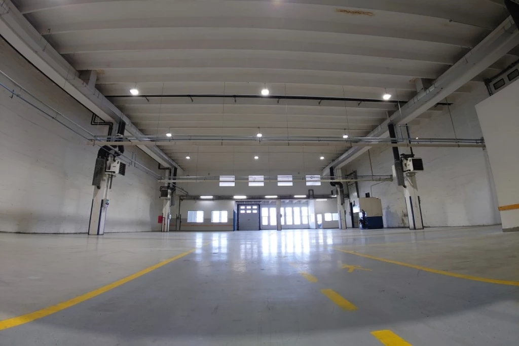 Győr-Szabadhegy, ipari csarnok kiadó