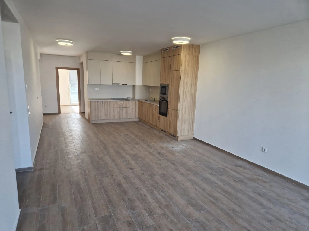 Győr-Adyváros, 4 szobás + gardrob, 2 erkélyes újépítésű lakás kiadó