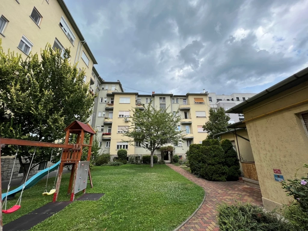 Eladó 56 m2 tégla lakás, Győr