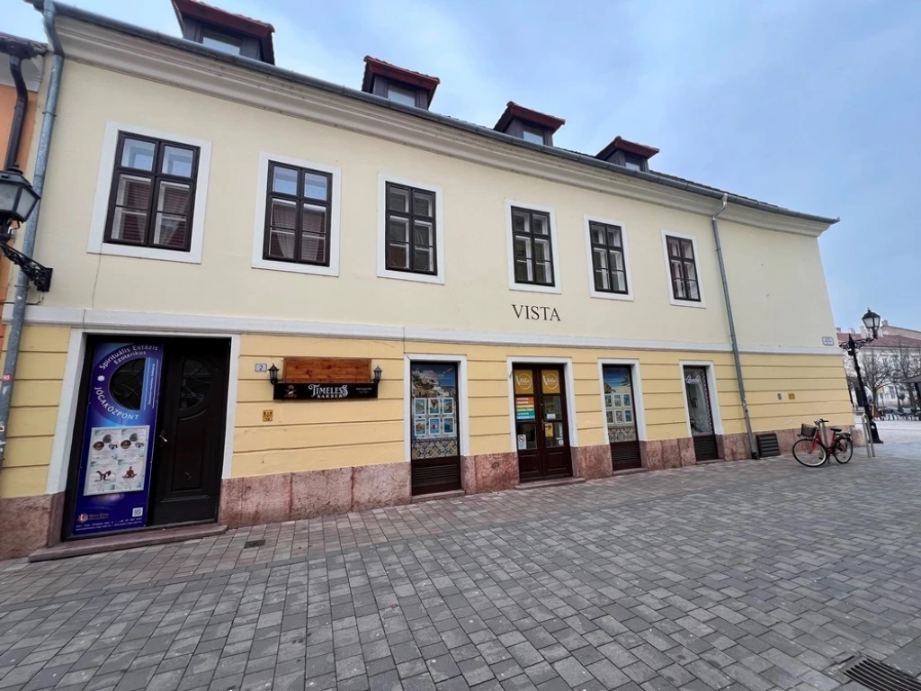 Kiadó 45 m2 üzlethelyiség, Győr