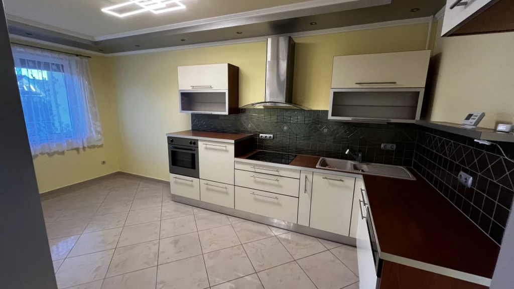 Révfalusi lakás séta távolságra a belvárostól KIADÓ