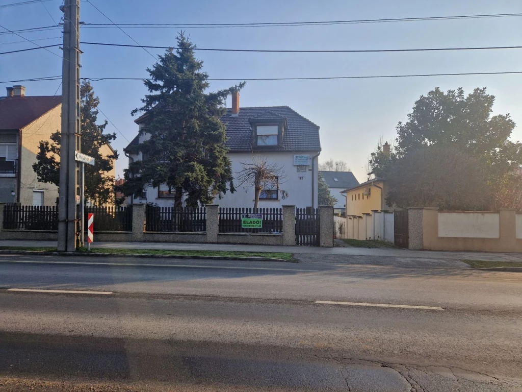 Győr-Szabadhegy üzleti célra alkalmas családiház eladó