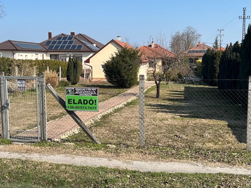 Eladó 551 m2 építési telek, Győrzámoly