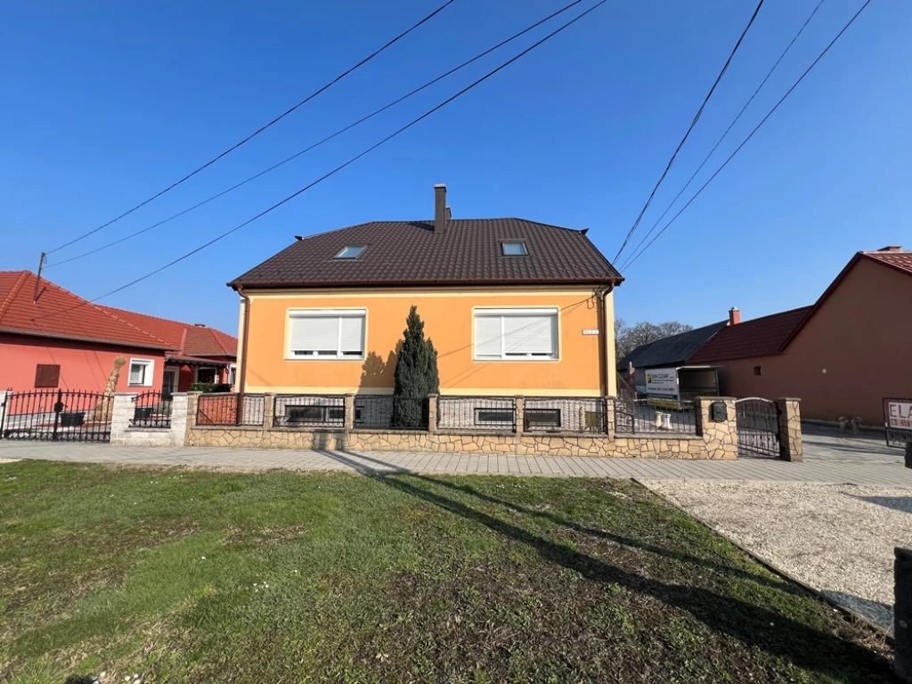 Eladó 208 m2 családi ház, Jobaháza