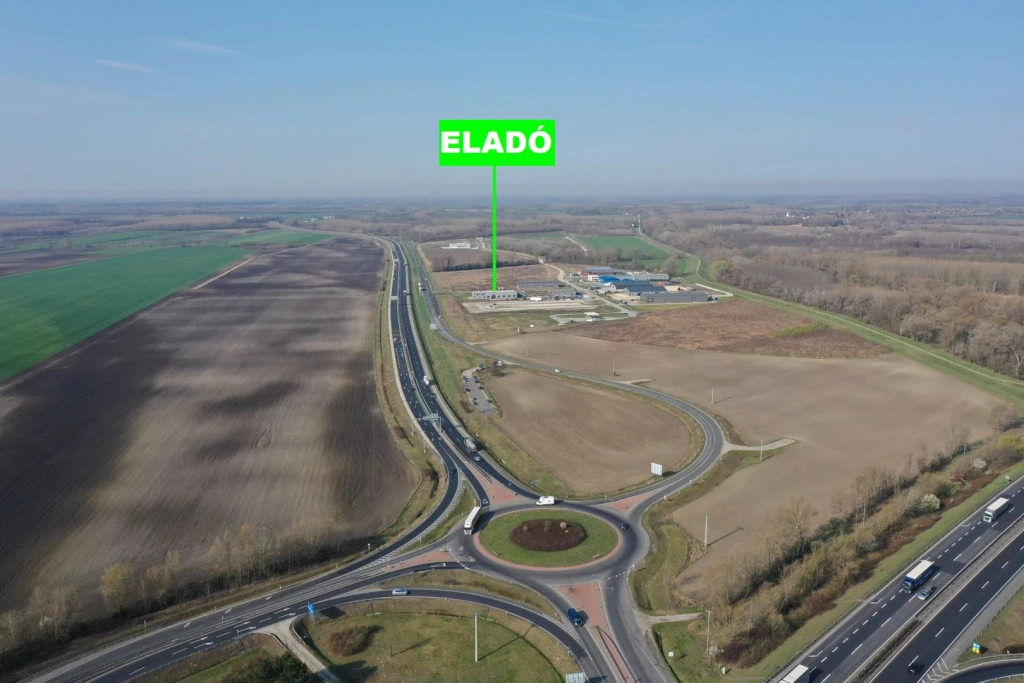 Bérbe adott ipari csarnok és irodaház eladó Győr mellett – azonnali hozam, kiváló lokáció