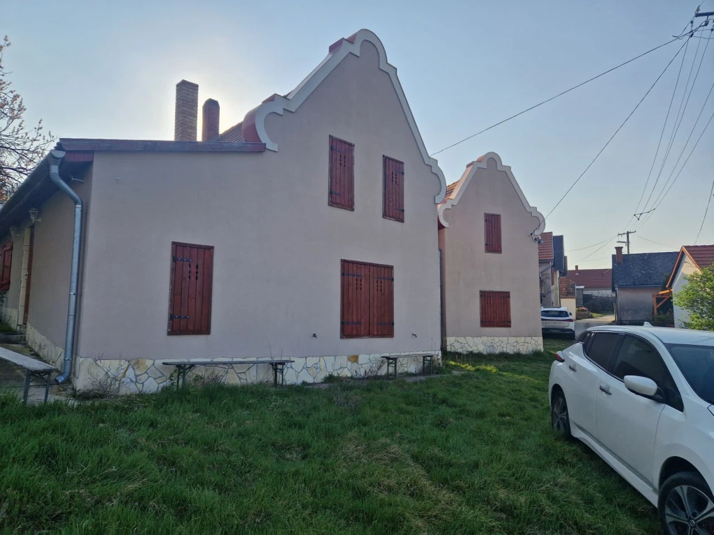 Somlójenőn eladó vendégház-nyaraló