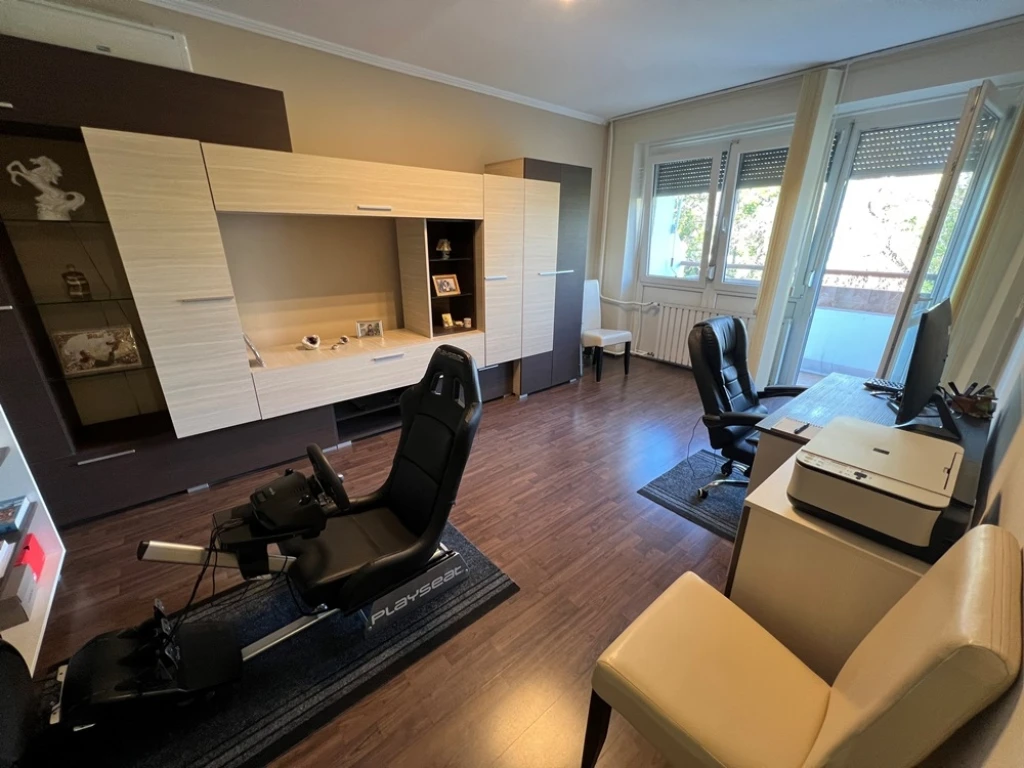 c3-1-name c2-19-name, Győr, Nádorváros