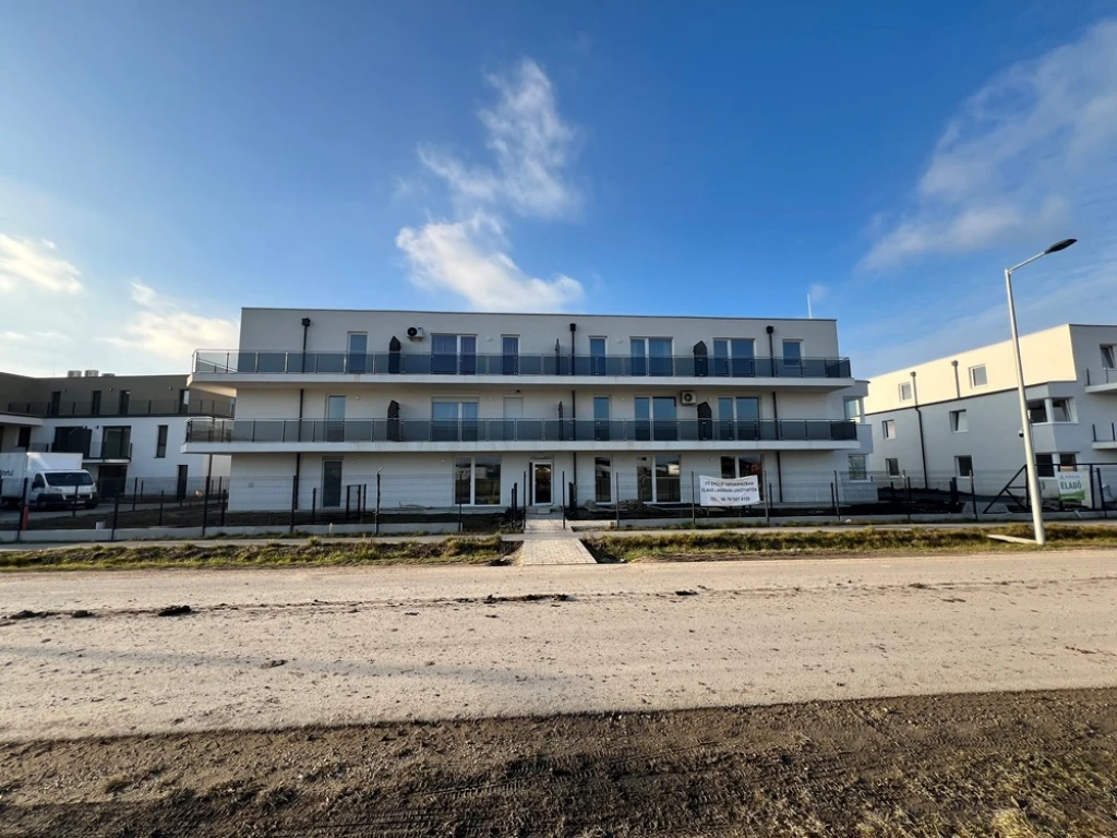 Kiadó 48 m2 tégla lakás, Győr