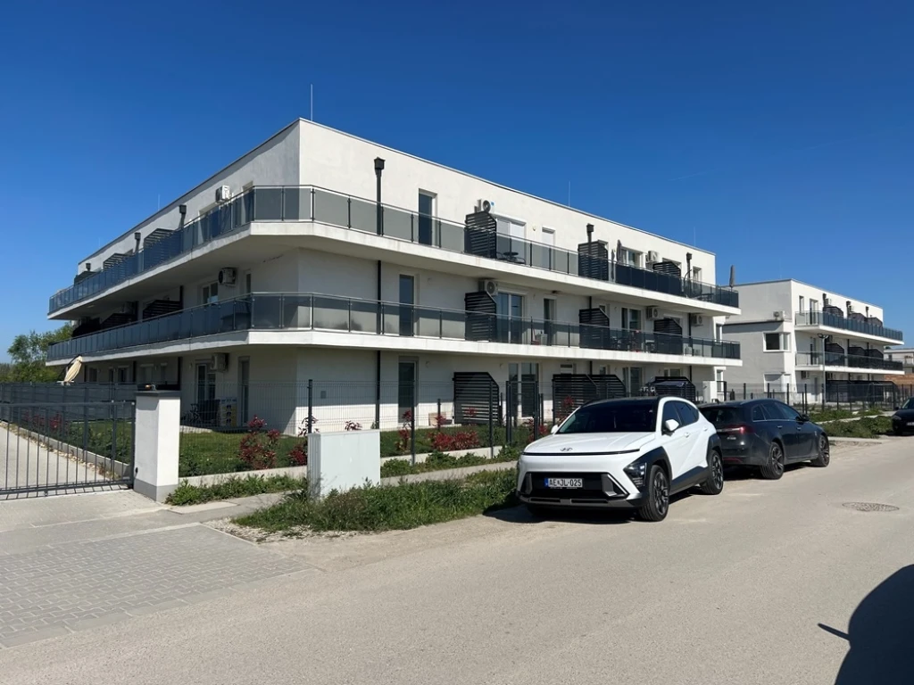 Kiadó 48 m2 tégla lakás, Győr