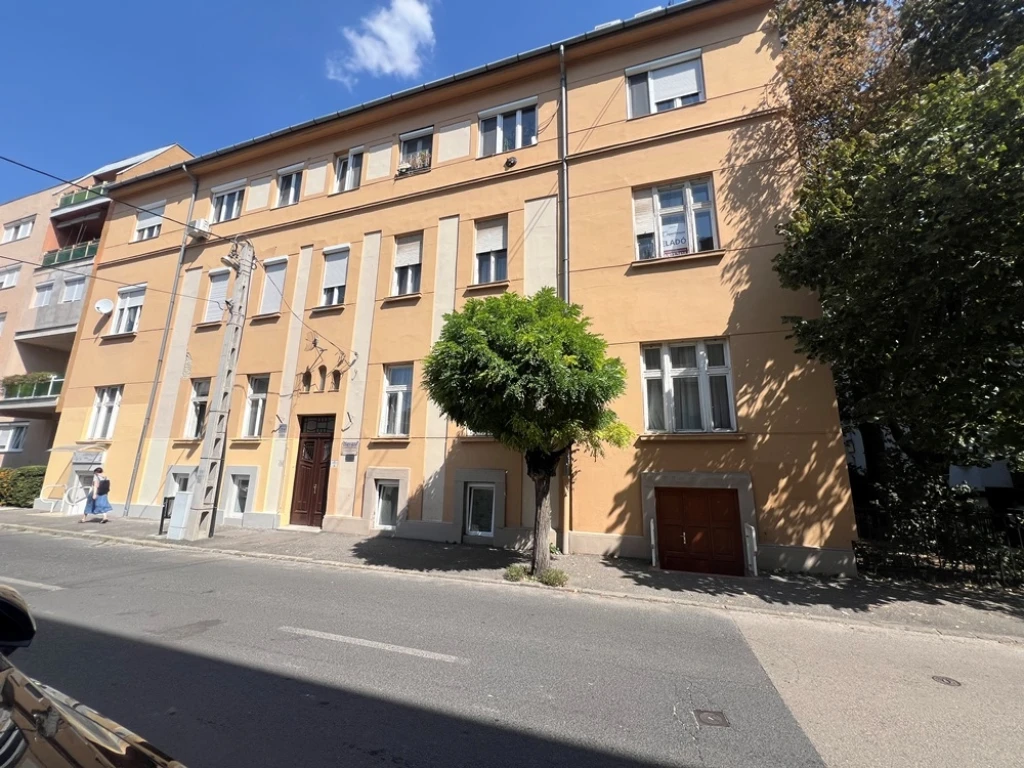 Eladó 77.55 m2 iroda, Győr